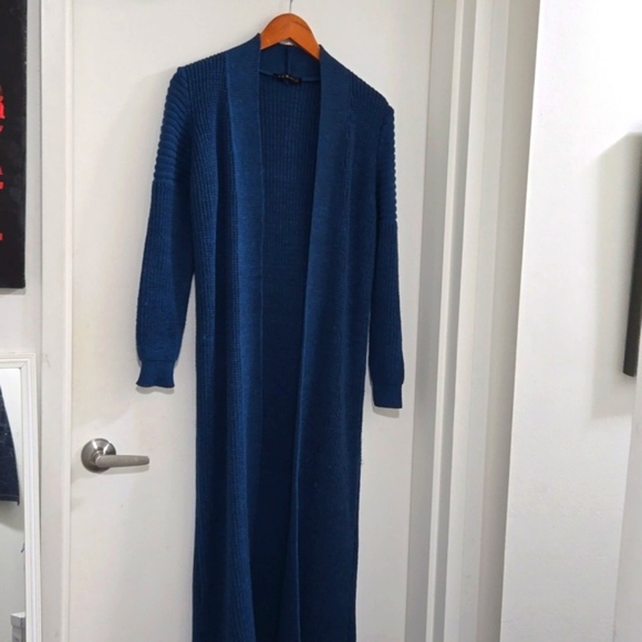 Knit long sweater and cardigan set. - Picture 4 of 5